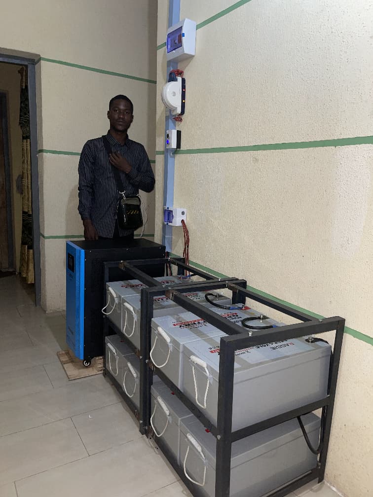Greenoly Energy battery and inverter setup